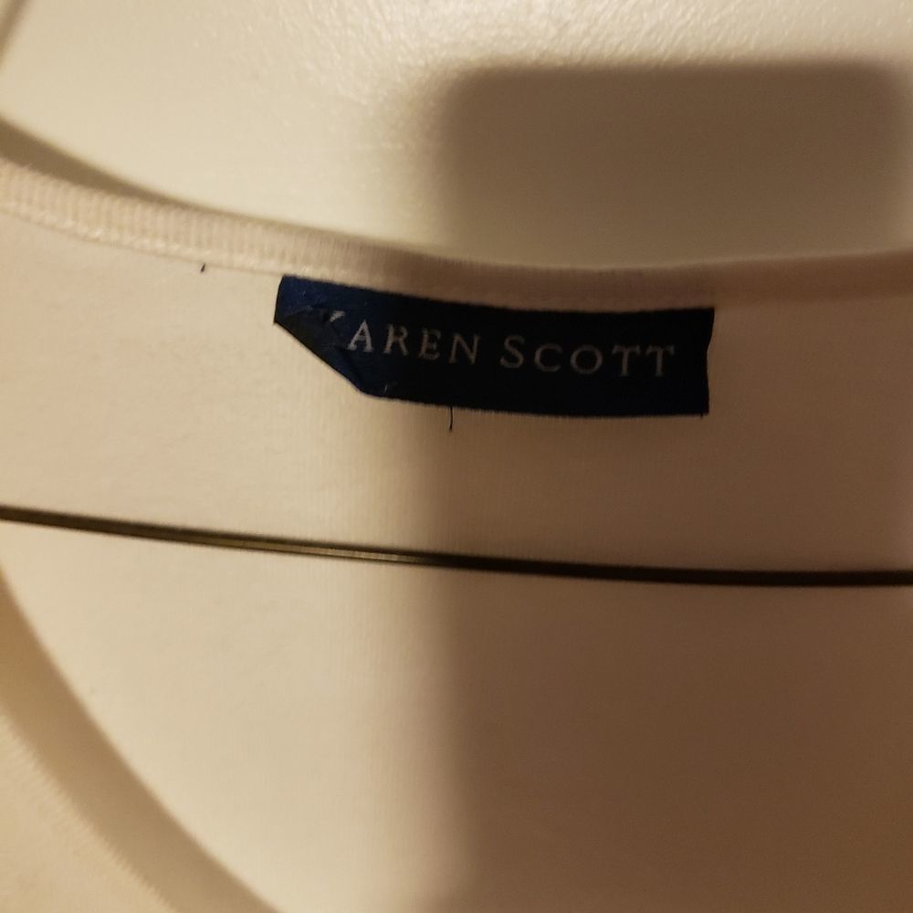 Karen Scott Flower Tee - Picture 2 of 3